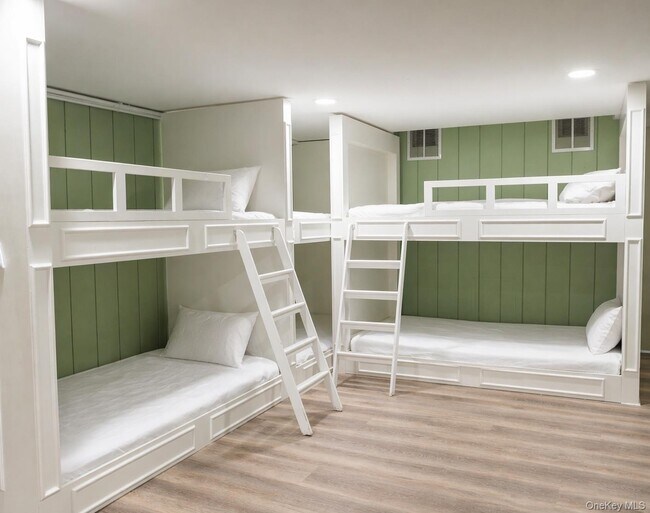 Building Photo - 658 Shore Acres Dr