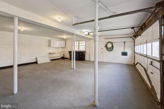 Building Photo - 3120 N Thomas St