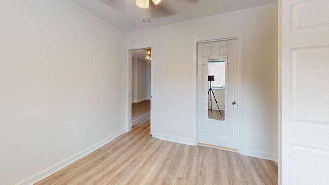 Building Photo - Incredible Location in Dupont Circle- Upda...