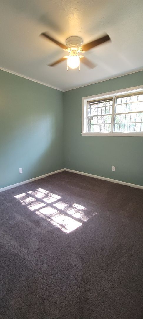 Building Photo - Beautiful 4 bedroom/1 bath home fully reha...
