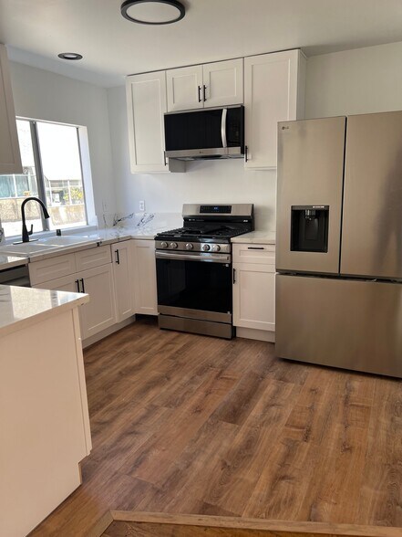 Building Photo - 1101 Laveta Terrace