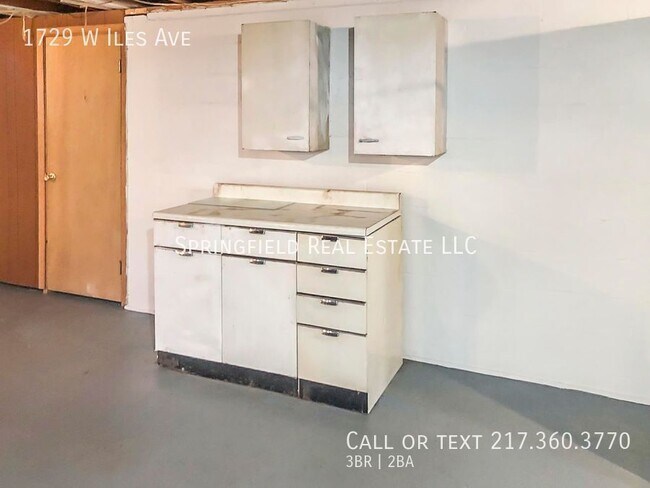 Building Photo - 1729 W Iles Ave