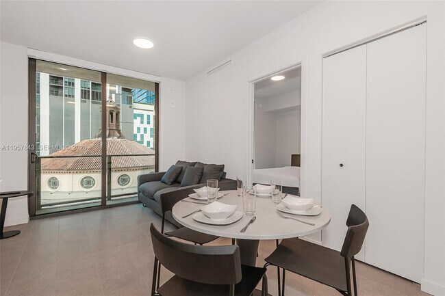 Building Photo - 121 NE 5th St