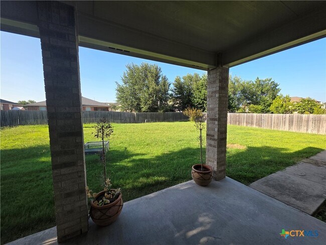 Building Photo - 423 Wrought Iron Dr
