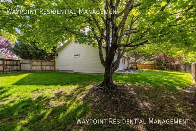 Building Photo - 1095 N Marsh Hawk Pl