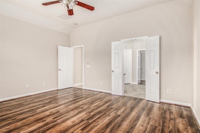 Building Photo - 20719 Medallion Pointe Dr
