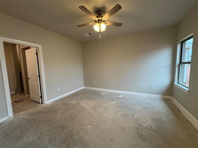 Building Photo - 6800 Labelle Dr