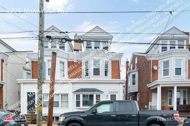 Building Photo - 5BR 2.5 BA_ 2,000 Sq Ft. Townhome in Manay...