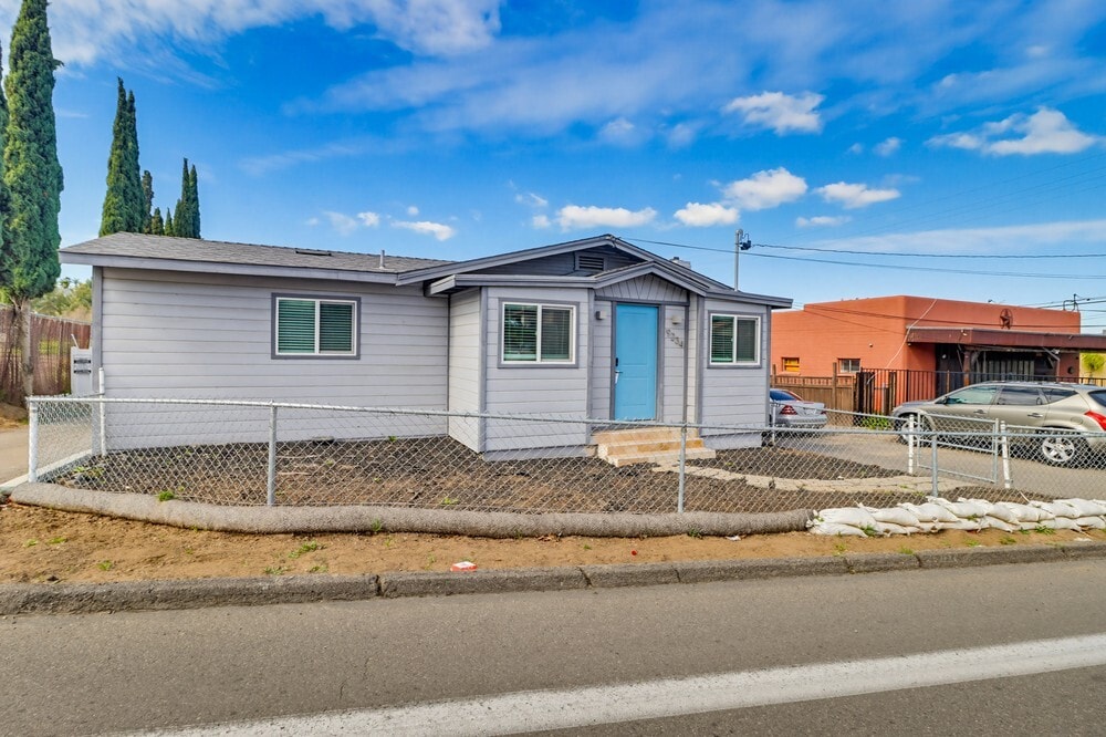 Building Photo - 9234 -9236 Winter Gardens Blvd