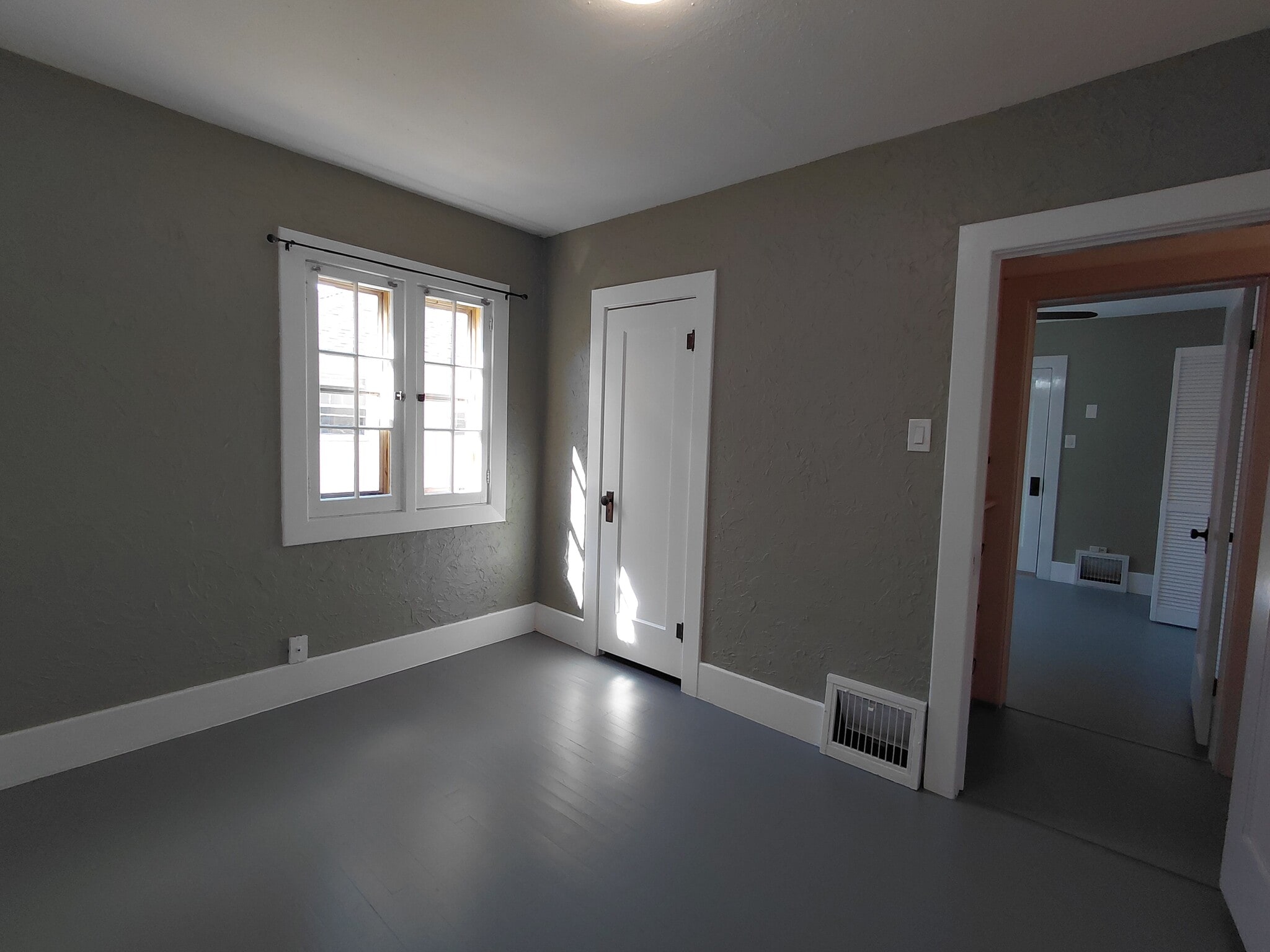 Building Photo - 600 W Orman Ave