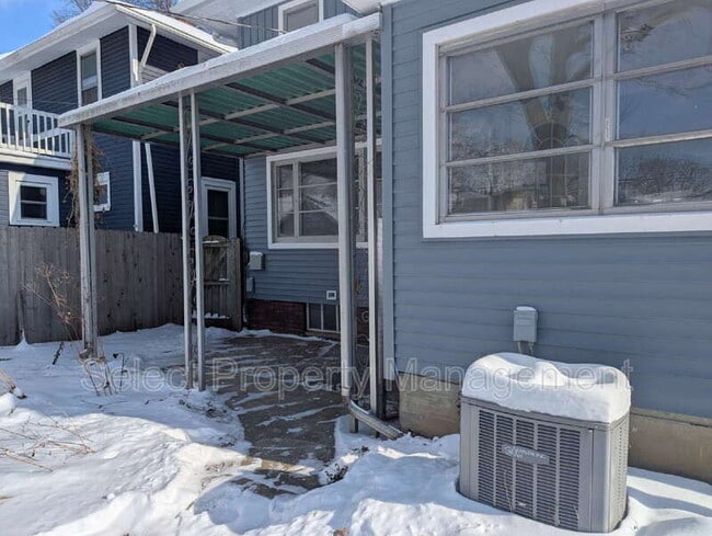 Building Photo - 1131 Pemberton Dr