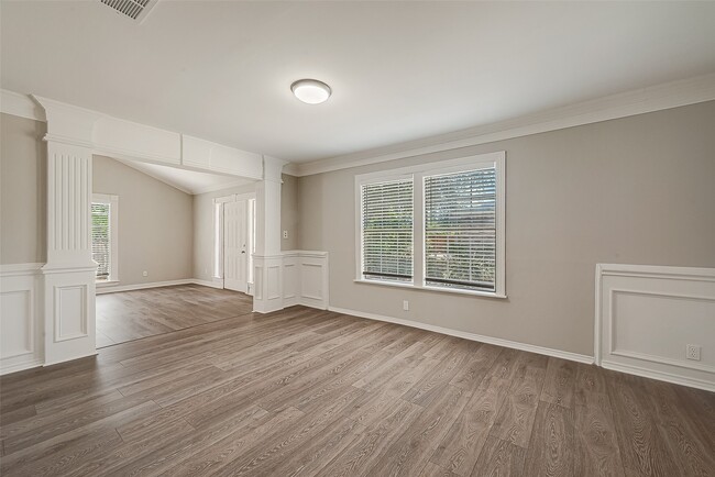 Building Photo - 5831 Annunciation St