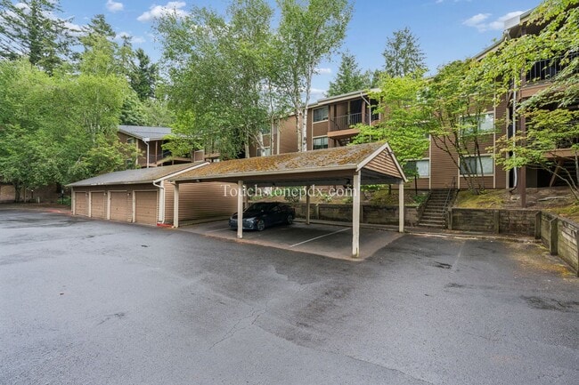 Building Photo - Light Filled Clackamas Condo with Covered Balcony and Community Amenities
