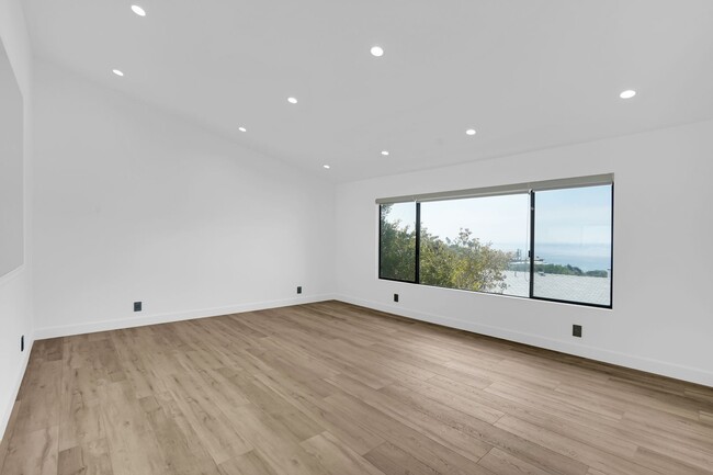 Building Photo - Coastal Bliss Awaits: Luxurious 3-Bed, 3.5...