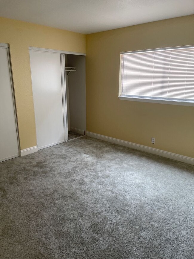 Building Photo - SPRING VALLEY LAKE 3 BEDROOM