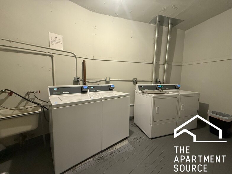 Building Photo - 2234 W Wilson Ave