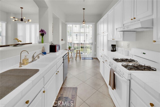 Building Photo - 2850 Ballesteros Ln