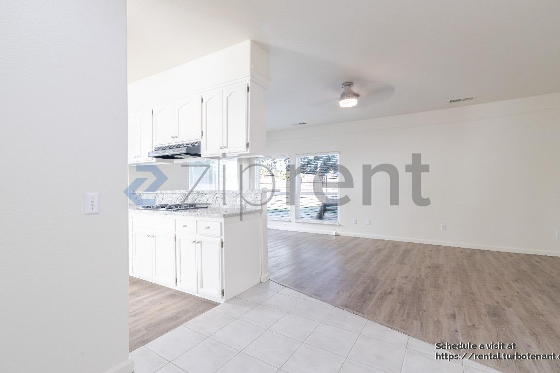 Building Photo - 2703 Albany Ave