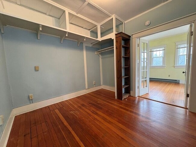 Building Photo - $850| 1 Bedroom, 1 Bathroom Front of Building Apartment | No Pets | Available for an Immediate Mo...