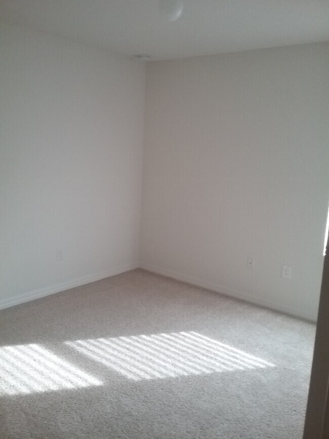 Building Photo - 3 Bedroom 2.5 Bath Townhouse in Turtle Creek for RENT!