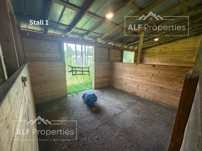 Building Photo - Renovated Farmhouse with Horse Facilities ...