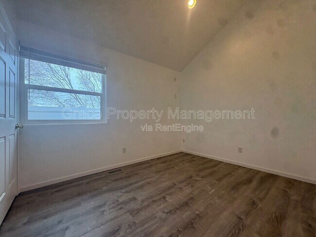 Building Photo - 310 S 2nd Ave