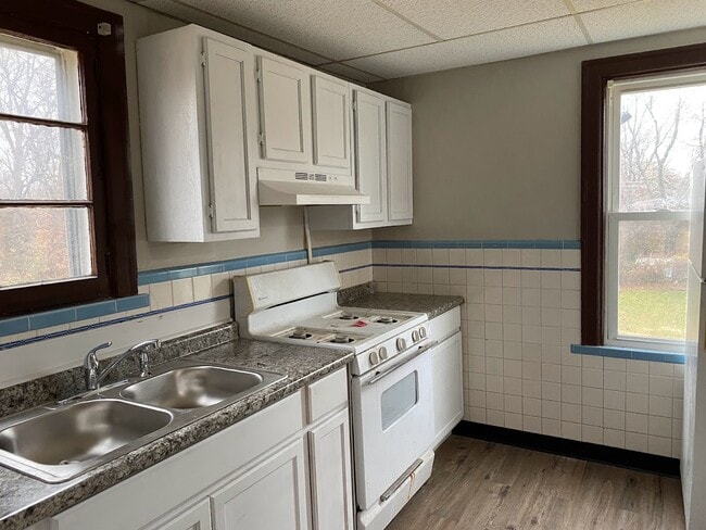 Building Photo - 4218 Edgewood Blvd