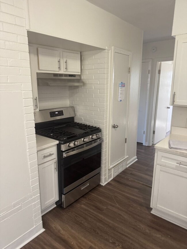 Building Photo - 510 S 19th St