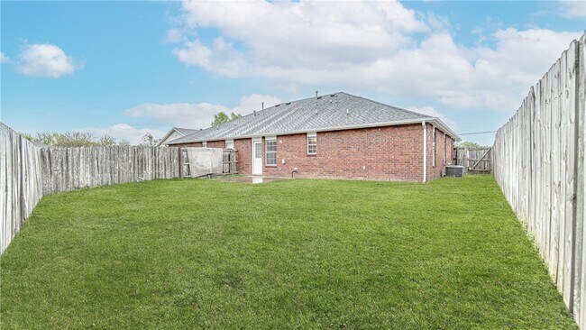 Building Photo - 2006 S Old Wire Rd