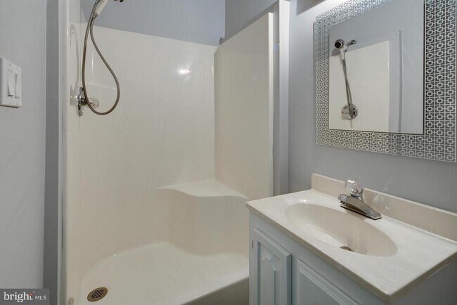 Building Photo - 1353 Templeton Pl
