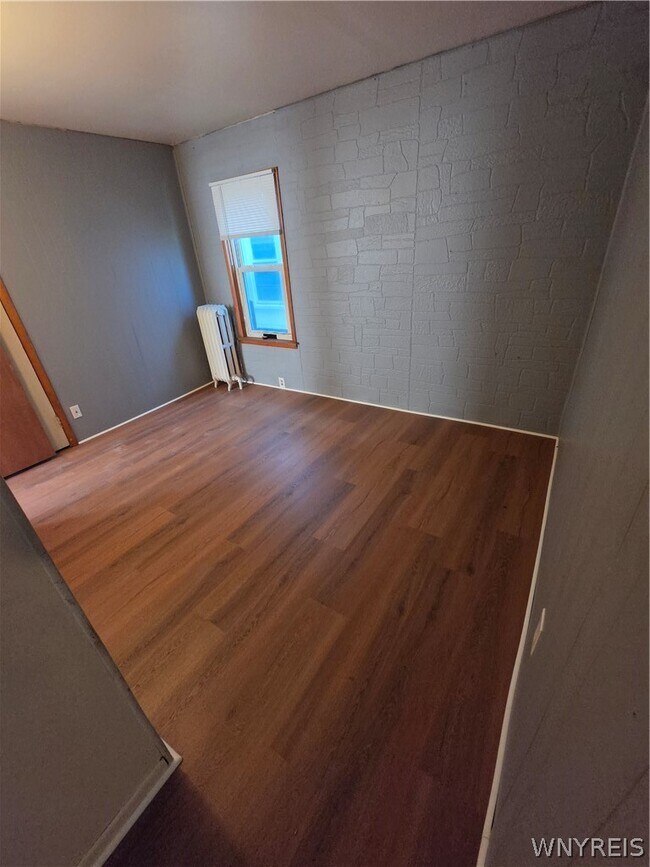 Building Photo - 13 Nason - Lower Pky