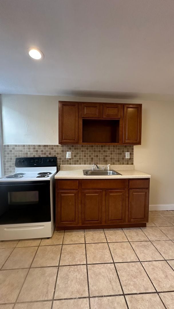 Building Photo - Desirable Property - Oak Lane