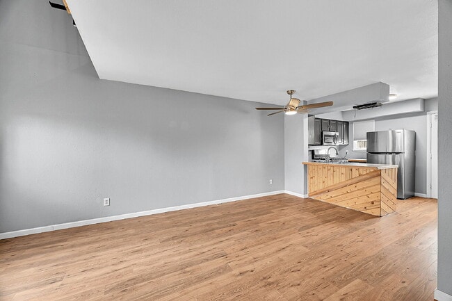 Building Photo - $1,515, 1 bed, 1 bath, located in Lakewood.