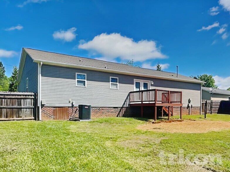 Building Photo - 2010 Beauty St