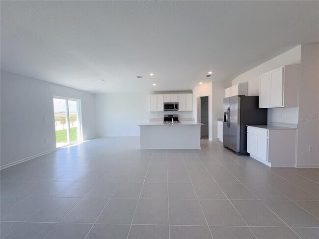 Building Photo - 2362 McKinley Dr
