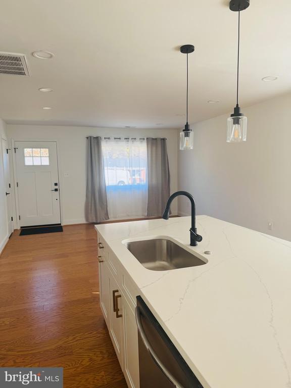 Building Photo - 14332 Belleville Ave