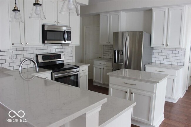 Building Photo - 6255 Canterbury Dr