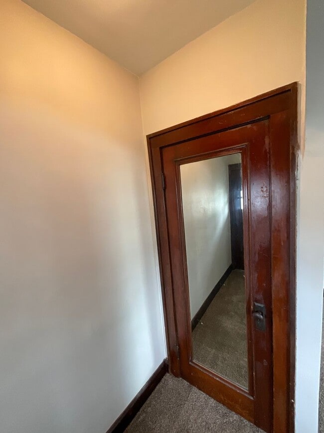 Building Photo - 9613 Sladden Ave