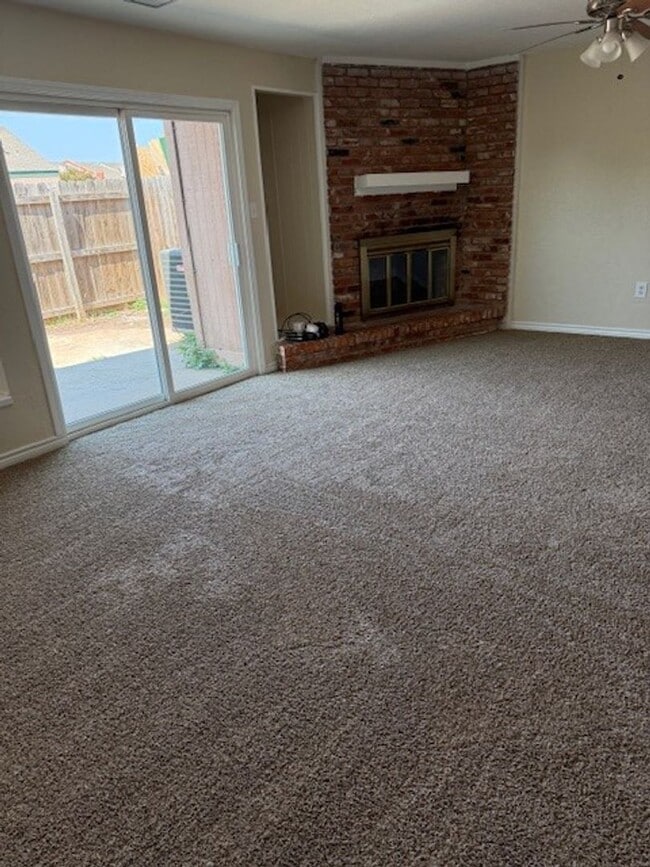 Building Photo - 6929 SW Hampshire- AVAILABLE NOW!