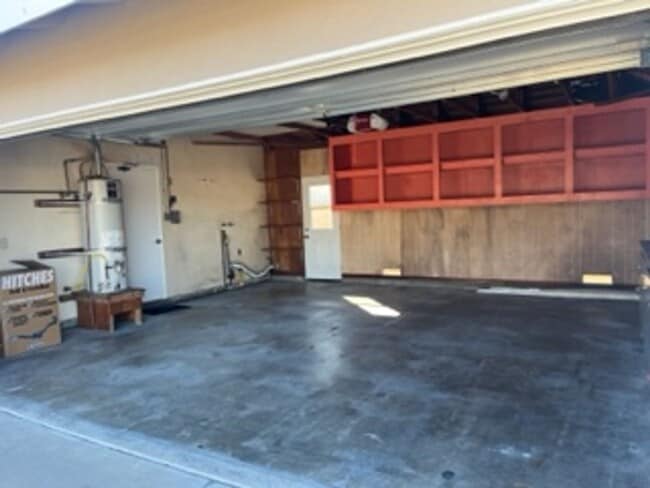 Building Photo - Beautiful 4 Bedroom Home in Huntington Beach
