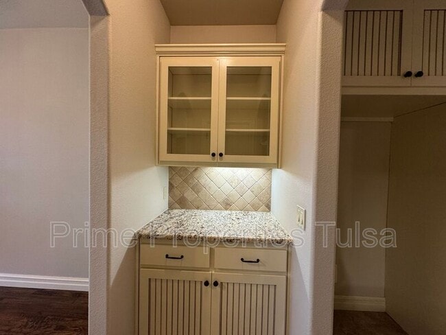 Building Photo - 2016 E 135th St S