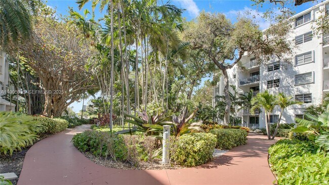 Building Photo - 750 NE 64th St