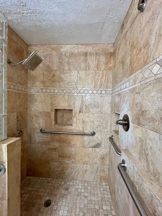 Building Photo - COMING SOON!!  Stylish 2 Bedroom, 2 Bath C...