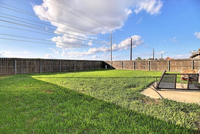 Building Photo - 7637 Cattlemen Dr