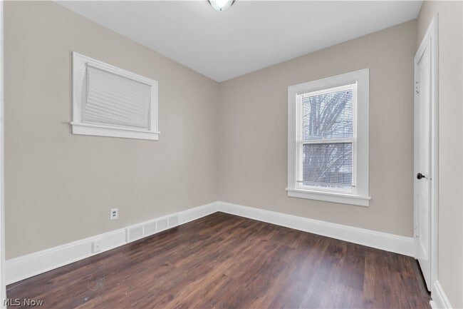 Building Photo - 9609 Sladden Ave