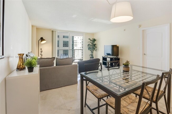 Building Photo - 1200 Brickell Bay Dr