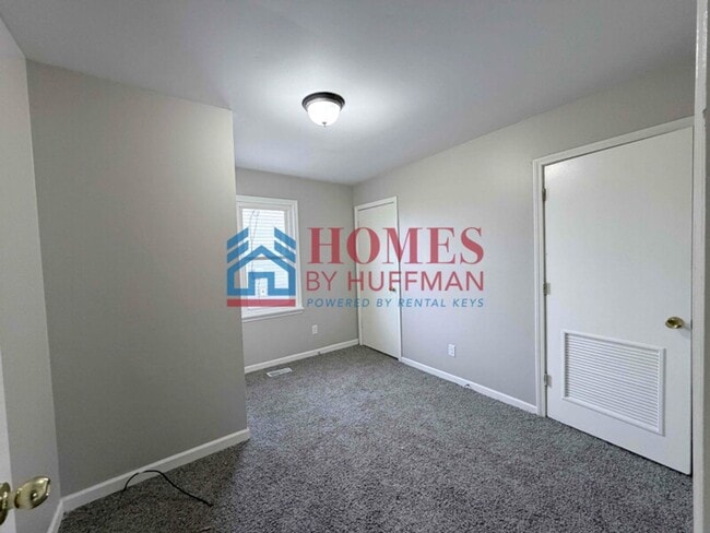 Building Photo - Two Bedroom House | Move In Ready