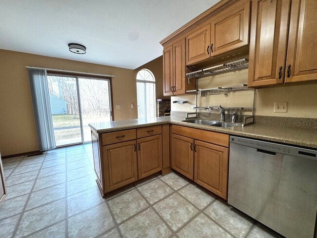 Building Photo - 165 Winchester Dr