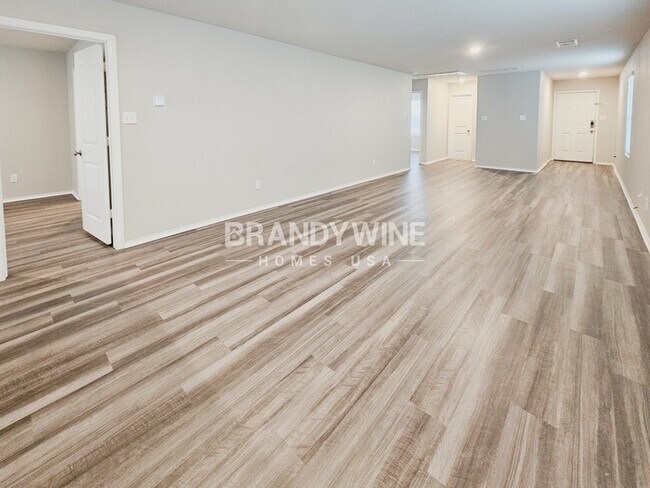 Building Photo - 7018 Winding Shelf