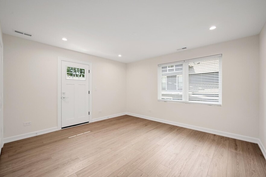 Building Photo - 511 Forest Ave